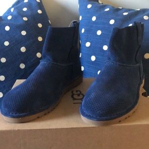 Ugg Mini perforated boot NEW